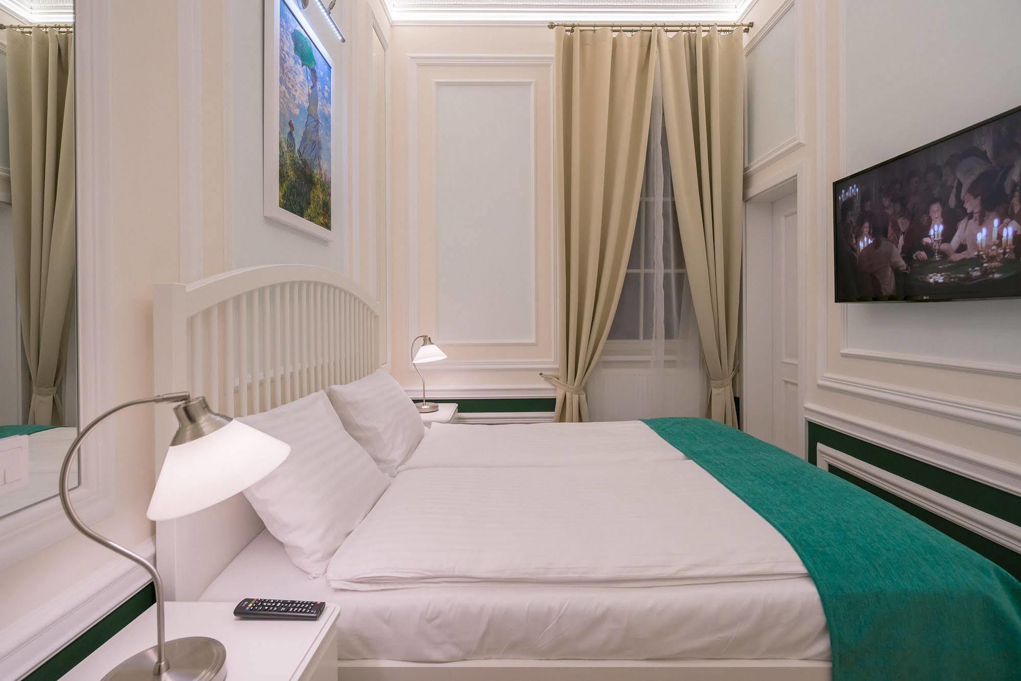 Revelton Suites Karlsbad Exteriör bild