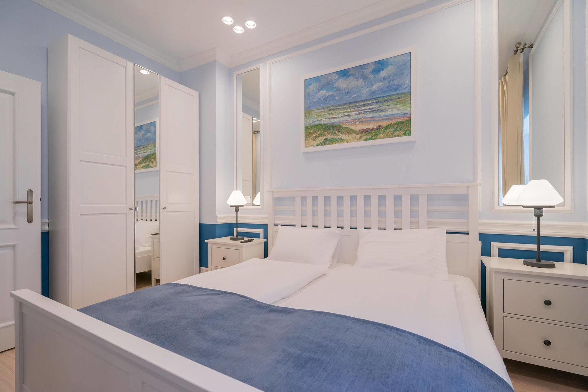 Revelton Suites Karlsbad Exteriör bild