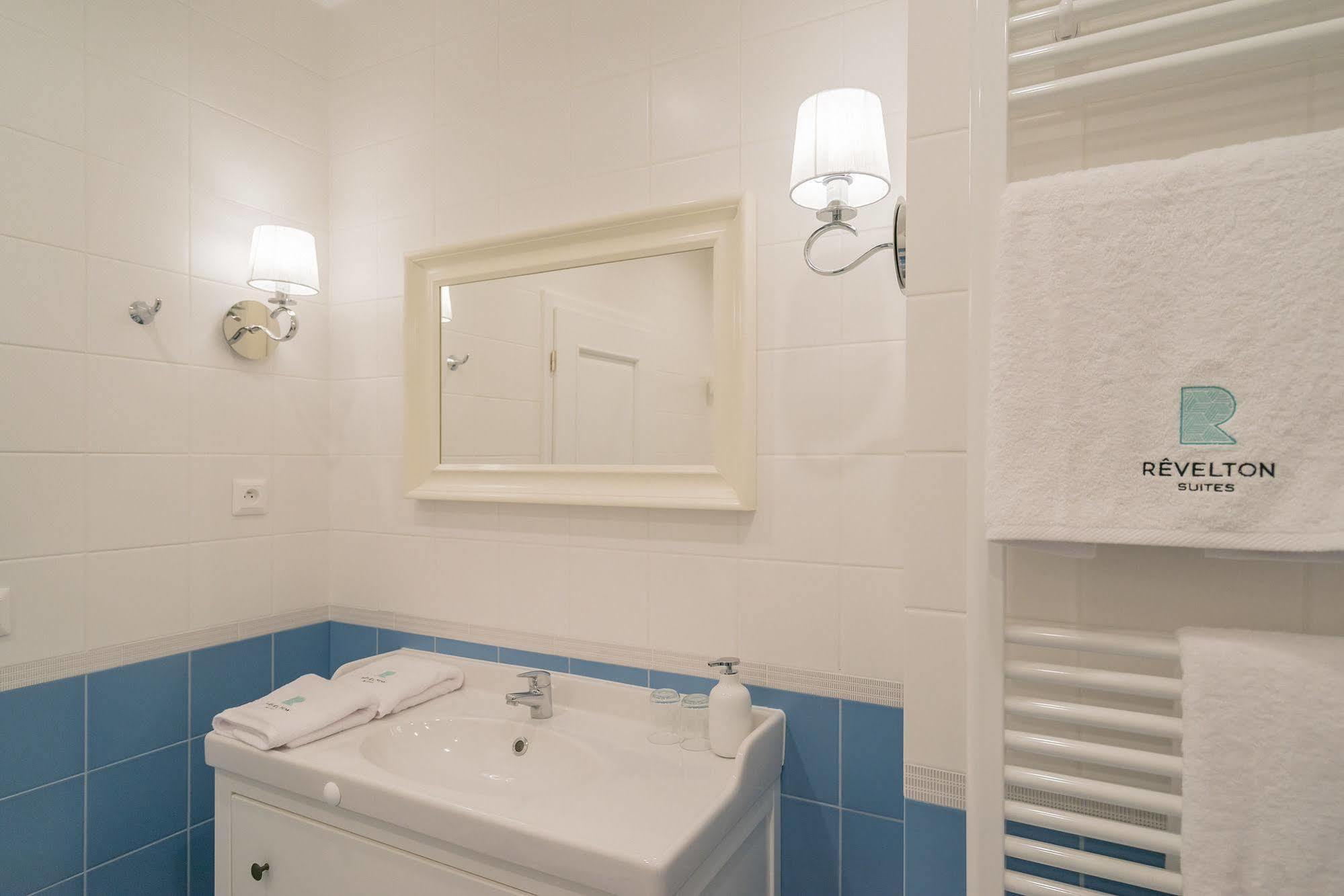 Revelton Suites Karlsbad Exteriör bild