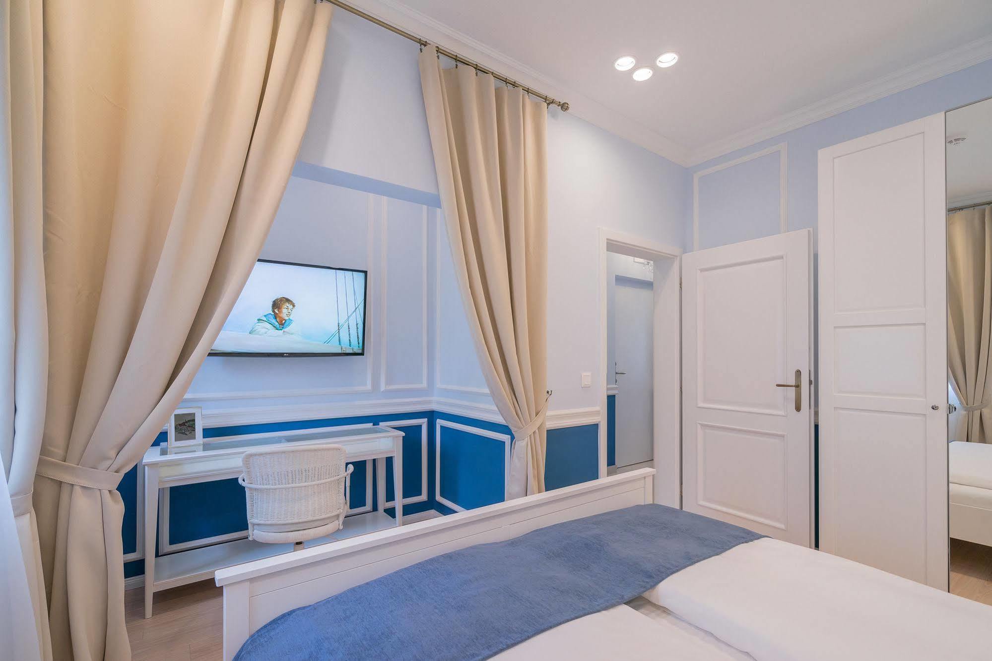 Revelton Suites Karlsbad Exteriör bild