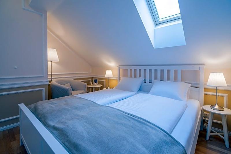 Revelton Suites Karlsbad Exteriör bild